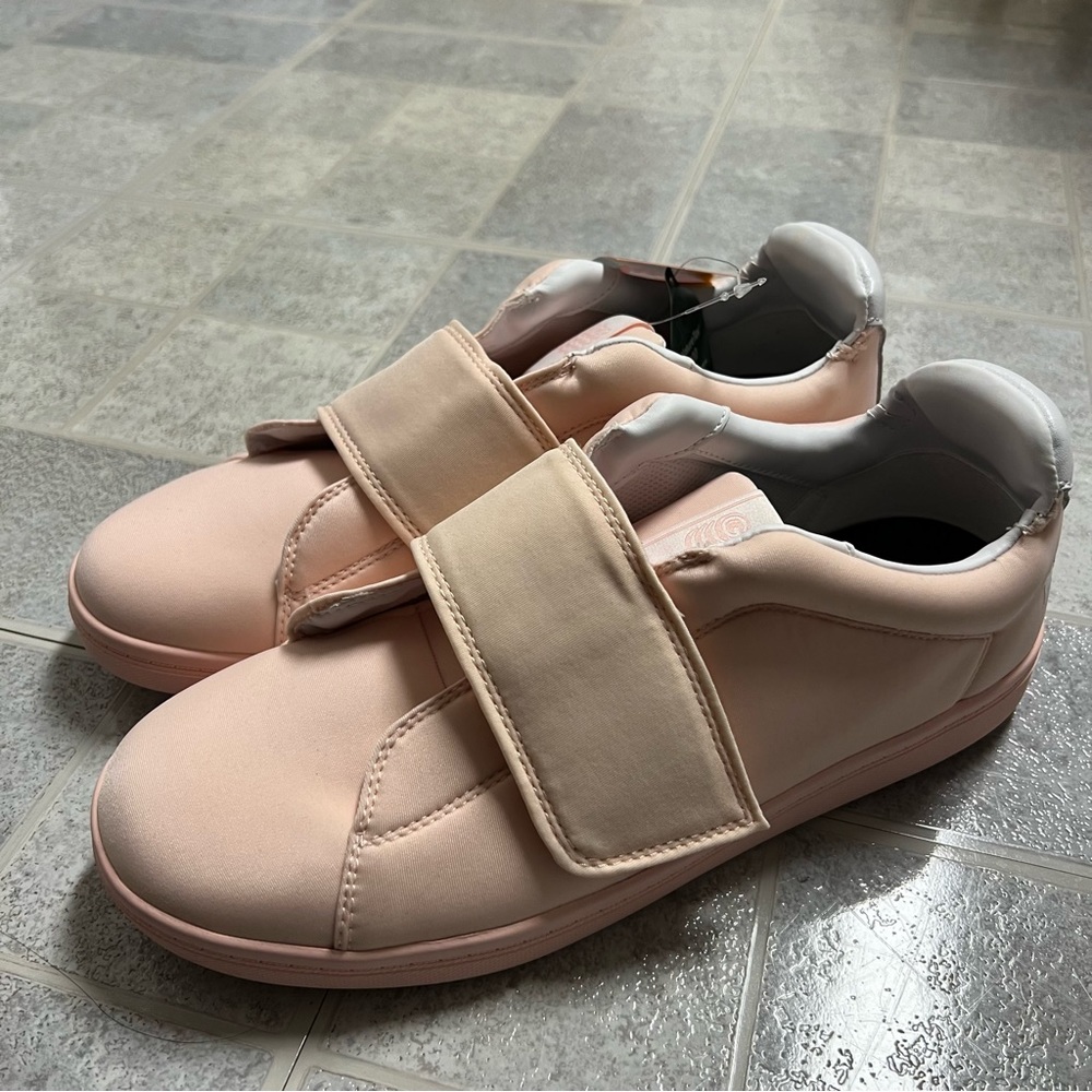 NIB Goats Neoprene Pink Velcro Sneaker